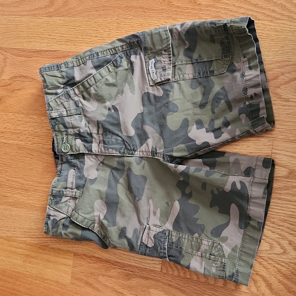 Lucky Brand camouflage cargo shorts, green/olive, size XS 5/6